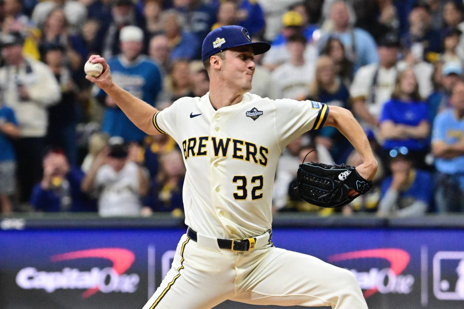  Brewers hold on in ninth to edge Rays in Game 1 of World Series  — Japan Times, Odessa Sports news